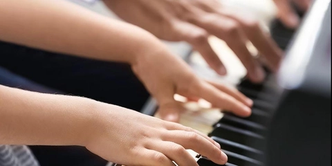 Como ajudar meu filho a estudar piano em casa?
