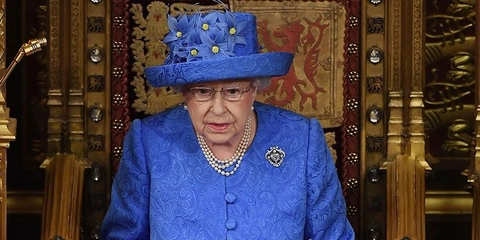 Was the British Queen wearing a EU  hat ?